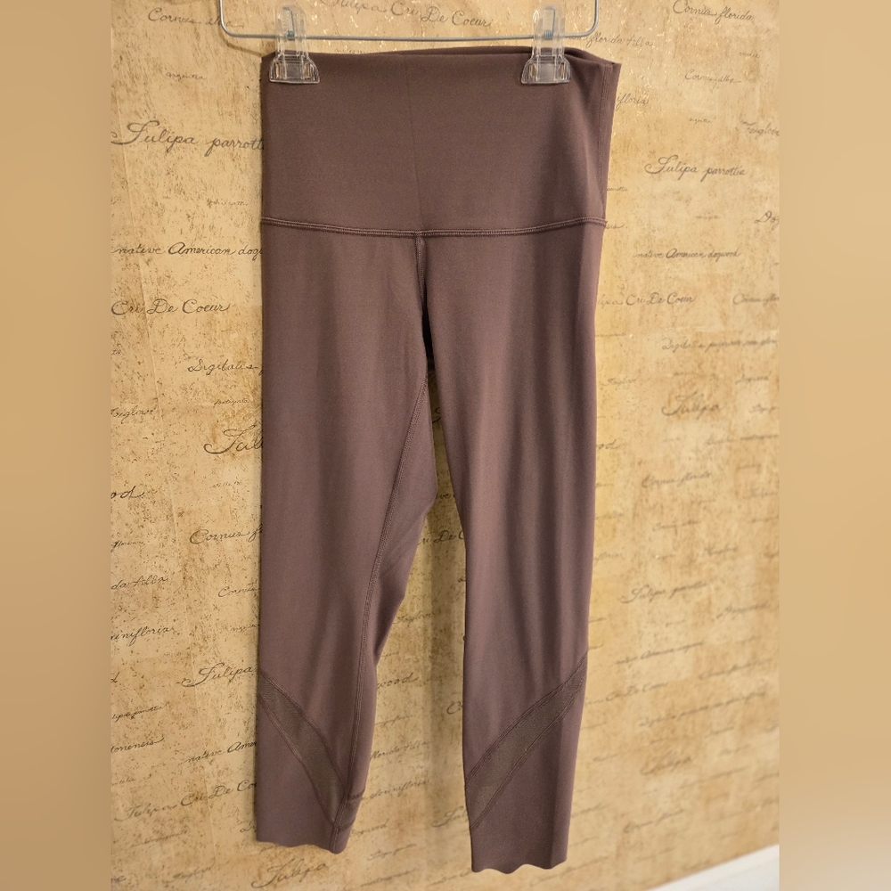 Lululemon Women's Wonder Under Crop High Rise Roll Down Scallop Luxtreme 23" SZ6